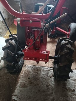 Multifunkční benzínový kultivátor. - 2