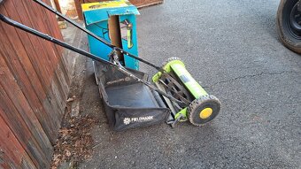 Vretenova sekacka na travu - 2