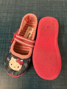 Bačkůrky/papučky Hello Kitty (vel. 25) - 2