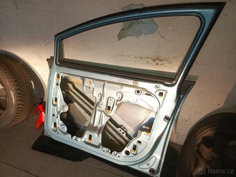 Prodám pravé přední dveře SEAT LEON - 2