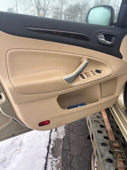 Ford Mondeo mk4 interiér sedačky - 2