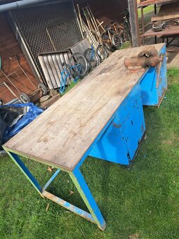 Dílenský ponk se svěrákem - 2