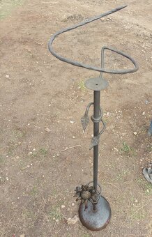 Ručně kovaný stojan - 2