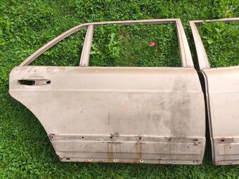 Mercedes_W126_long_dveře - 2