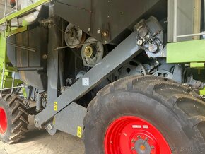 Sklízecí mlátička Claas Lexion 450 - 2