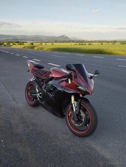 Yamaha R1 - 2