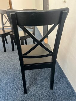 Černé dřevěné židle s opěrkou – křížový design - 2