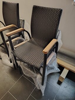 Nový zahradní nábytek. - 2