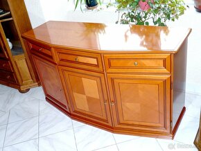 stylová třídveřová komoda se šuplíky - 2
