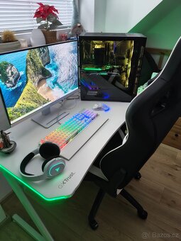 Herní PC + příslušenství a židle se stolem - 2