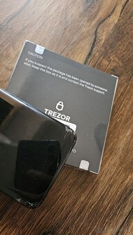kryptopeněženka Trezor Model One - 2