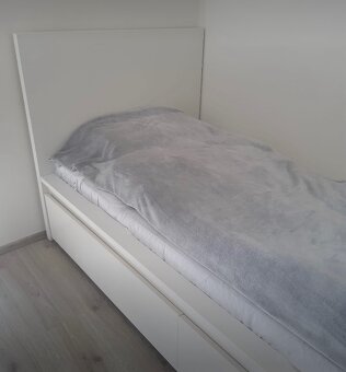 IKEA Malm 90x200 cm – postel + rošt + 2 šuplíky - TOP stav - 2