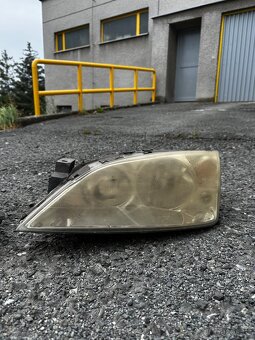 Prodám přední světla na Ford mondeo MK3 - 2
