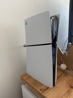 Herní konzole Sony PlayStation 5 (typ modelu - slim) (PS7110 - 2