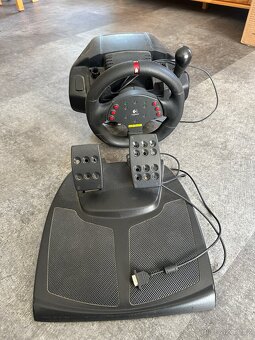 Prodám herní volant Logitech MOMO Racing - 2