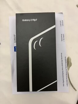 Samsung Galaxy Z Flip 7 - 2