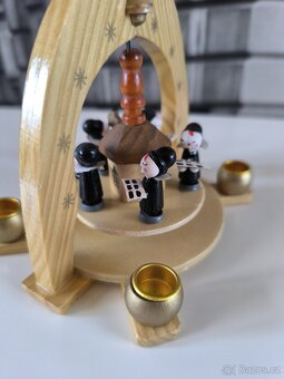 Vintage dřevěný vánoční svícen - pyramida - 2