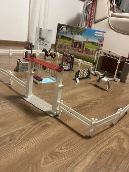 Schleich - velké parkurové závodiště - 2