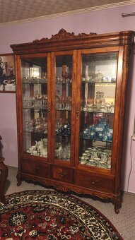 Bemondi vitrína, Bruno Saletti 16B, Stolky - 2