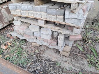 Zbytky zámkové dlažby, různé druhy - za odvoz - 2