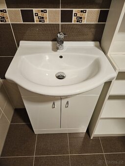 Koupelnová skříňka + umyvadlo - 2