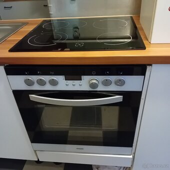 Moderní kuchyňská linka včetně trouby - 2