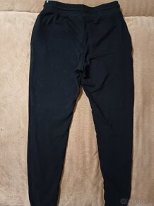 Chlapecké černé tepláky velikost M - 2