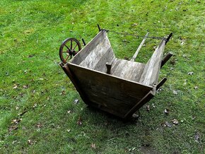 Historicky dvoukolak s loukotovymi koly - 2