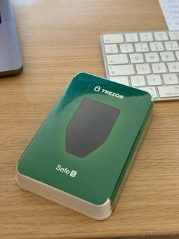 Hardware peněženka Trezor Safe 5 a Model T (nerozbalen) - 2