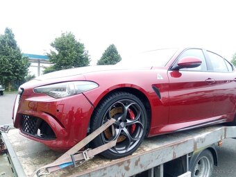 Alfa Romeo Giulia - DÍLY Z VOZU - 2