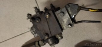 Hydraulický rozvaděč a hadice - 2