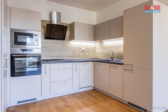 Pronájem bytu 2+kk, 61 m²,ul. A. Petrofa, Hradec Králové - 2