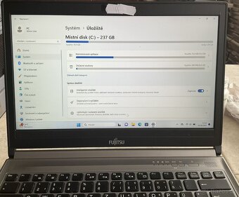 Fujitsu Lifebook E736 - 2
