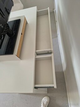Pracovni stolek s podstavcem na monitor (co nosi stesti) - 2