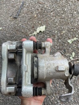 Opel astra G Pravý zadní třmen - 2