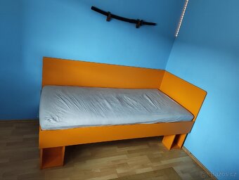 oranžová postel s matrací (90x200) - 2