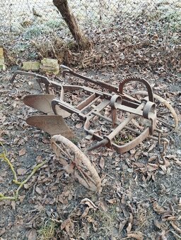 Prodám 2 historické pluhy - 2