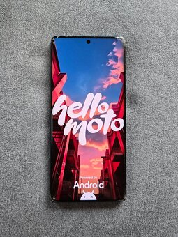 Motorola EDGE 40 Pro - 2