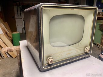 Stará retro televize Mánes - 2