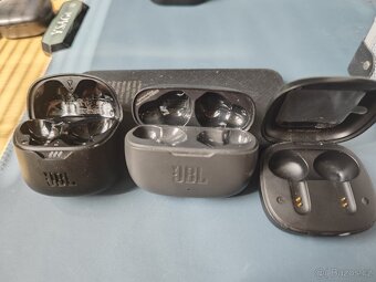 Nabíjecí pouzdra pro sluchátka JBL - 2