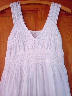 Krásné bílé šaty s krajkou vel. S - 2