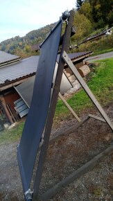 Solár se stojanem k bazénu. - 2