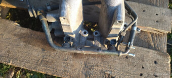 Sání a škrtící klapka suabaru EJ201 - 2