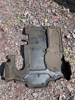 Mercedes W211 E270cdi kryt pod motor - 2