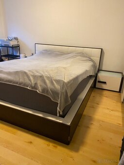 Nábytek do ložnice: postel, noční stolek, komoda - 2