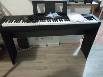 Digitální piano YAMAHA P-45B s stojanem - 2