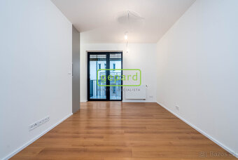 Prodej bytu 1+kk/B, 28 m2 + 4 m2, Praha 8-Kobylisy - 2