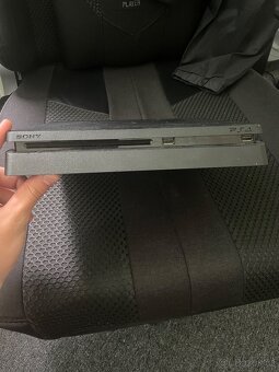 Playstation 4 Slim - 2