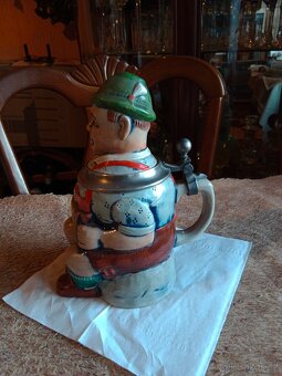 Pěkný,starý ,figurální korbel-harmonikář - 2