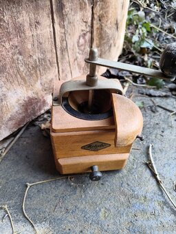 Mlýnek na kávu - 2